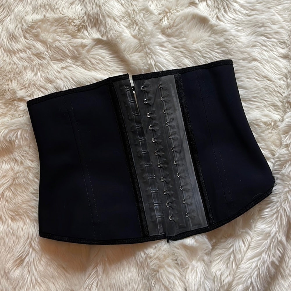 Ann Chery Waist Trainer